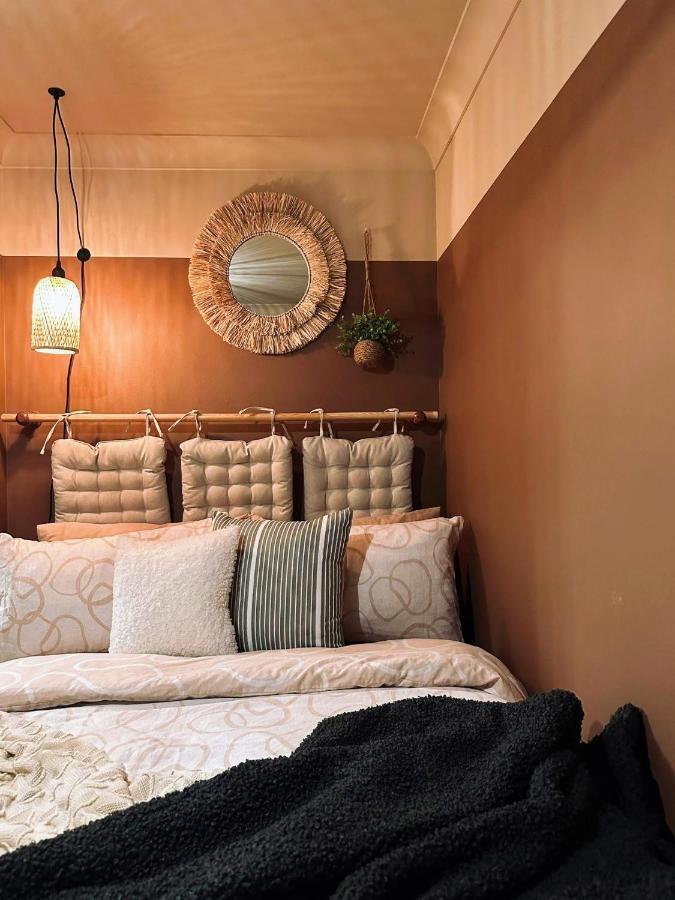 4-Bed Cotswold Getaway With Hot Tub & Gaming Room Churchdown ภายนอก รูปภาพ