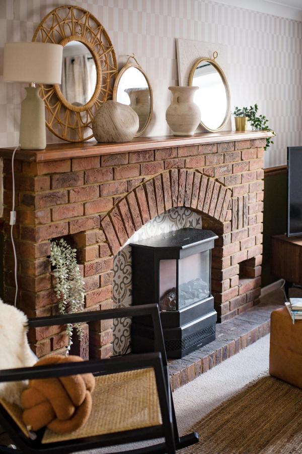4-Bed Cotswold Getaway With Hot Tub & Gaming Room Churchdown ภายนอก รูปภาพ