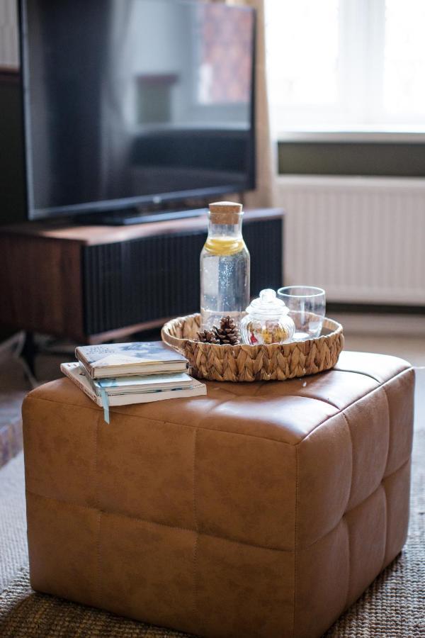 4-Bed Cotswold Getaway With Hot Tub & Gaming Room Churchdown ภายนอก รูปภาพ