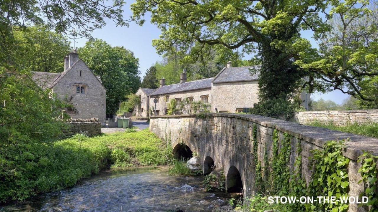 4-Bed Cotswold Getaway With Hot Tub & Gaming Room Churchdown ภายนอก รูปภาพ
